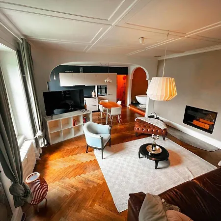 Cozy With Stunning Lakeview *