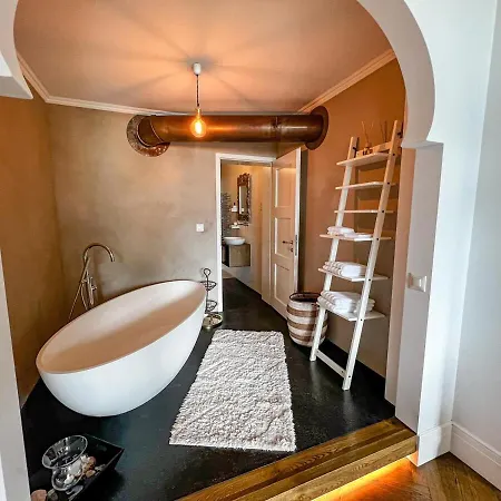 Cozy With Stunning Lakeview برينز